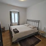 Casa Renova, Intero Appartamento, 2 Camere, Max 4 Ospiti, Zona Storica דירה