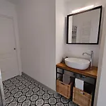 Appartamento Casa Renova, Intero Appartamento, 2 Camere, Max 4 Ospiti, Zona Storica *
