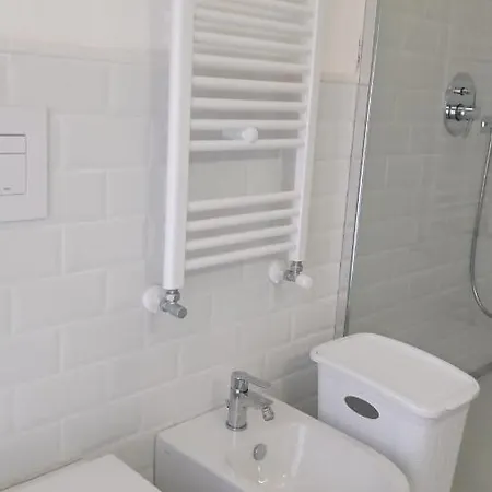 Casa Renova, Intero Appartamento, 2 Camere, Max 4 Ospiti, Zona Storica * Triest