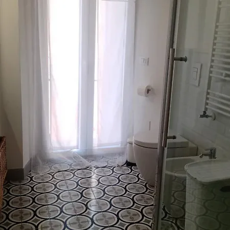 Apartment Casa Renova, Intero Appartamento, 2 Camere, Max 4 Ospiti, Zona Storica Triest