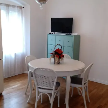 Casa Renova, Intero Appartamento, 2 Camere, Max 4 Ospiti, Zona Storica Апартаменты *