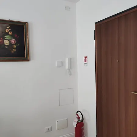 Апартаменты Casa Renova, Intero Appartamento, 2 Camere, Max 4 Ospiti, Zona Storica Триест