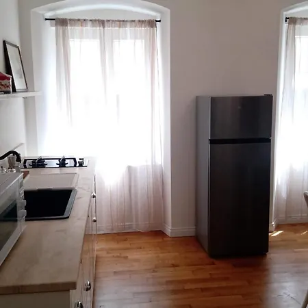 Апартаменты Casa Renova, Intero Appartamento, 2 Camere, Max 4 Ospiti, Zona Storica Триест