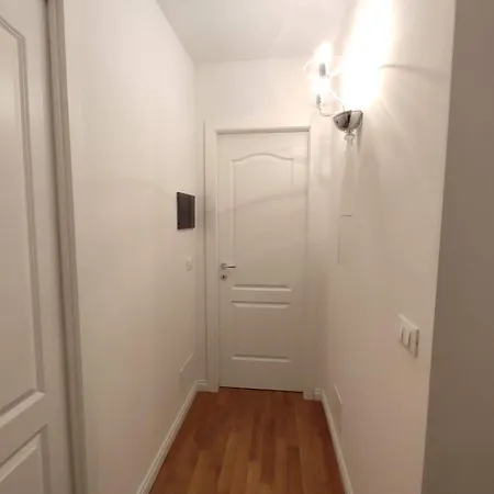 Apartment Casa Renova, Intero Appartamento, 2 Camere, Max 4 Ospiti, Zona Storica Triest