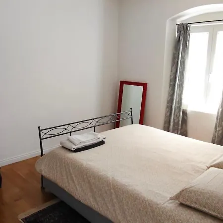 Casa Renova, Intero Appartamento, 2 Camere, Max 4 Ospiti, Zona Storica Terst